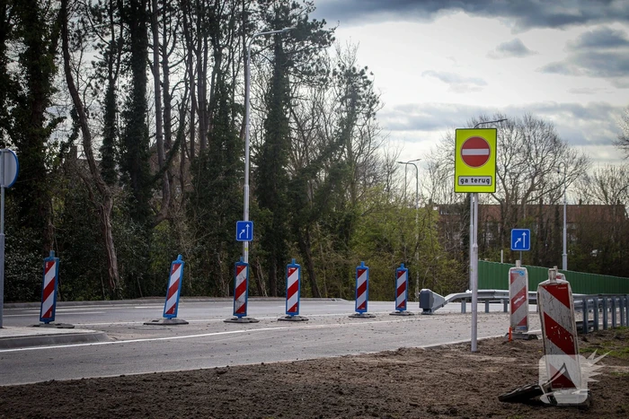 Nieuwe verkeerslichten geïnstalleerd op kruising