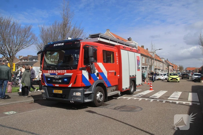 Vlammen slaan uit kast op balkon