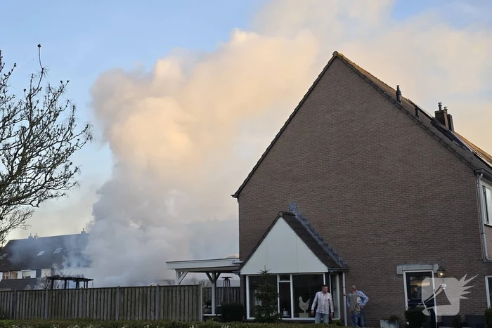Schuur brandt volledig uit