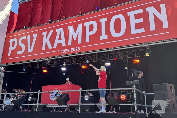 PSV fans verzamelen voor huldiging
