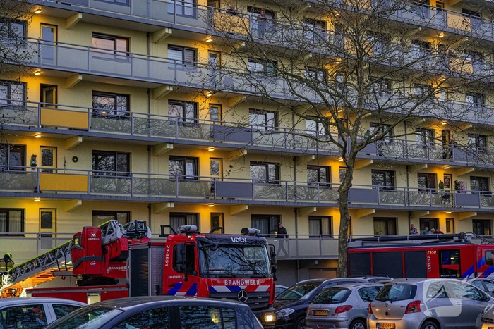 Dakbrand in flatwoning opschudding in Uden