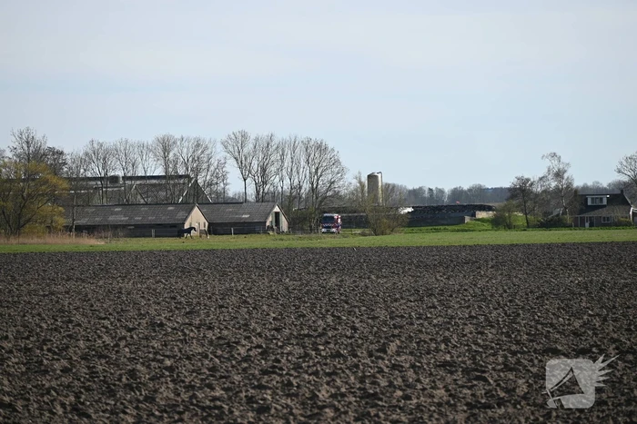 Brand in loods met caravans