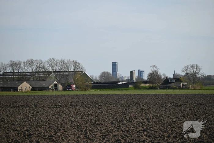 Brand in loods met caravans