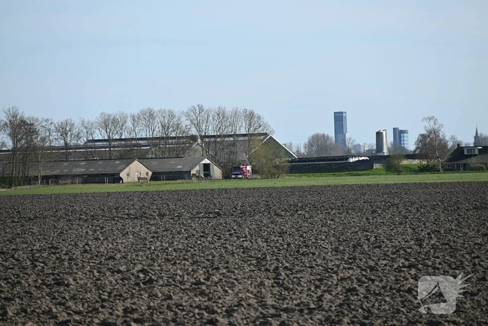 Brand in loods met caravans