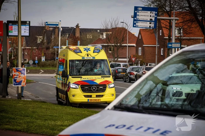 Fietser en automobilist botsen op oversteekplaats
