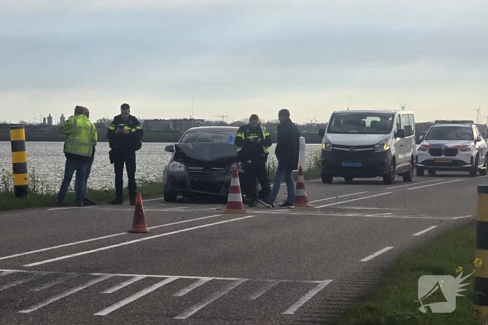 Aanrijding tussen auto en vrachtwagen