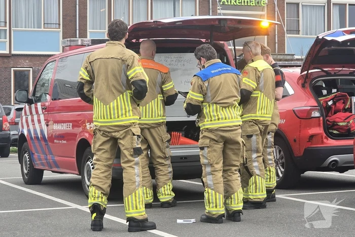 Grootschalige oefening met meerdere officieren en crisisteams