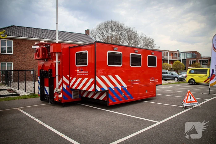Grootschalige oefening met meerdere officieren en crisisteams