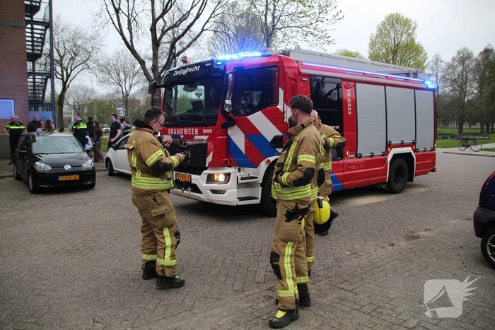 Brand in flatwoning snel onder controle