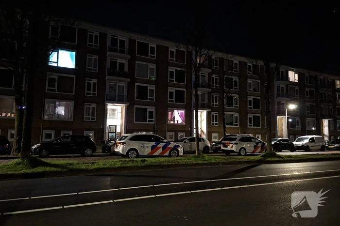Kogelgaten in ramen van woning