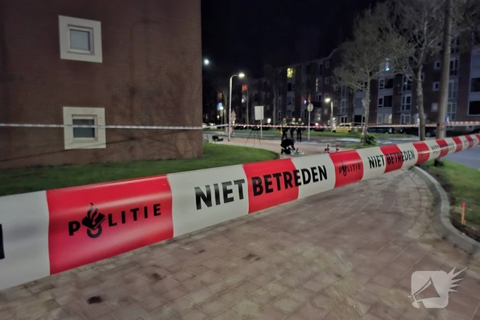 Kogelgaten in ramen van woning