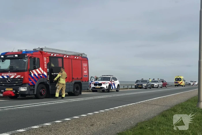 Kopstaartbotsing veroorzaakt schade aan voertuigen