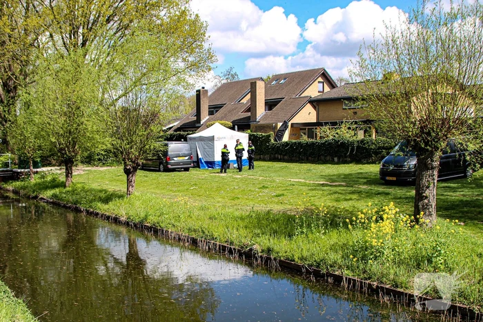 Overleden persoon aangetroffen in sloot