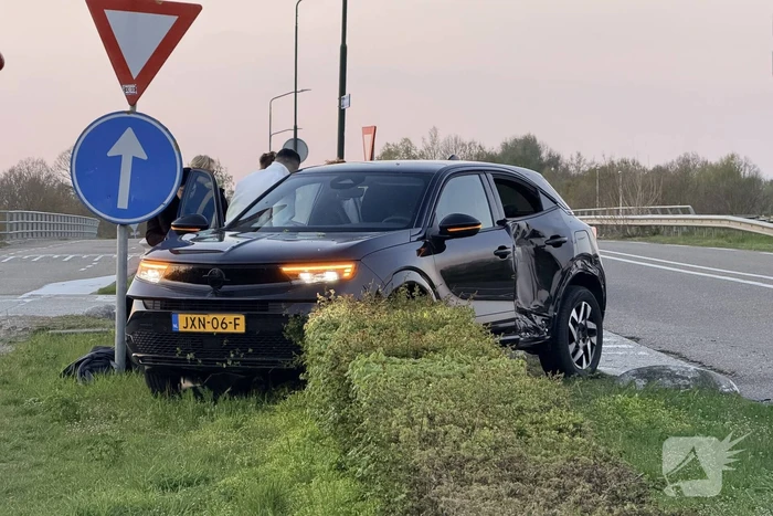 Ongeval tussen stadsbus en auto zonder gewonden
