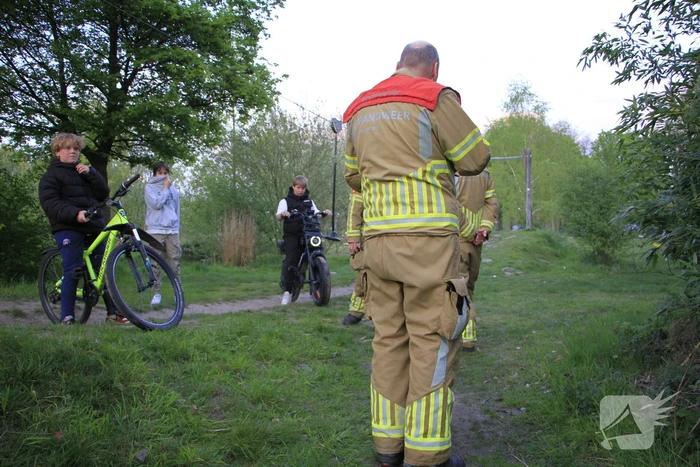 Jeugd ontdekt brand en schakelt hulpdiensten in