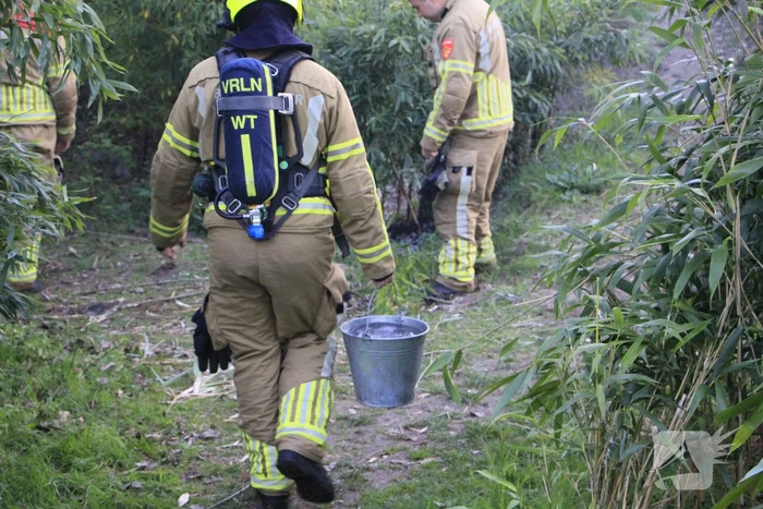 Jeugd ontdekt brand en schakelt hulpdiensten in