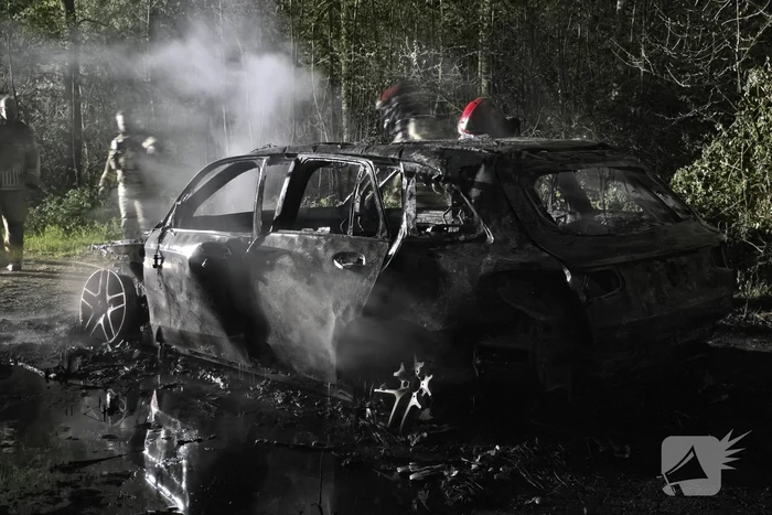 Autobrand in bosgebied volledig verwoest