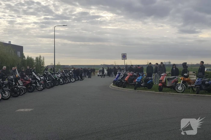 Uitvaart motorrijder trekt veel bezoekers
