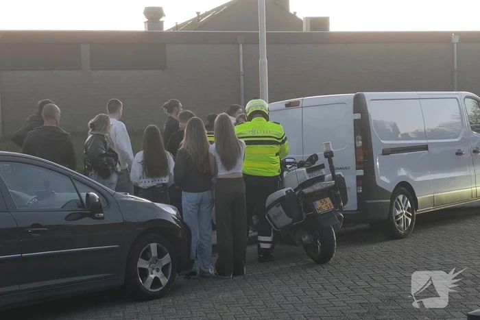 Dader op de vlucht na steekpartij