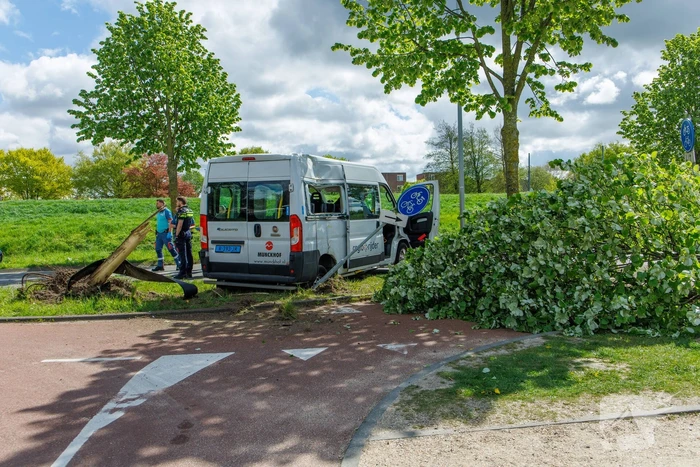 Zwaar ongeval met drie auto's zorgt voor ambulance-inzet