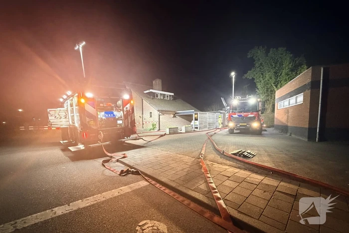 Brand in winkel leidt tot grote brandweerinzet