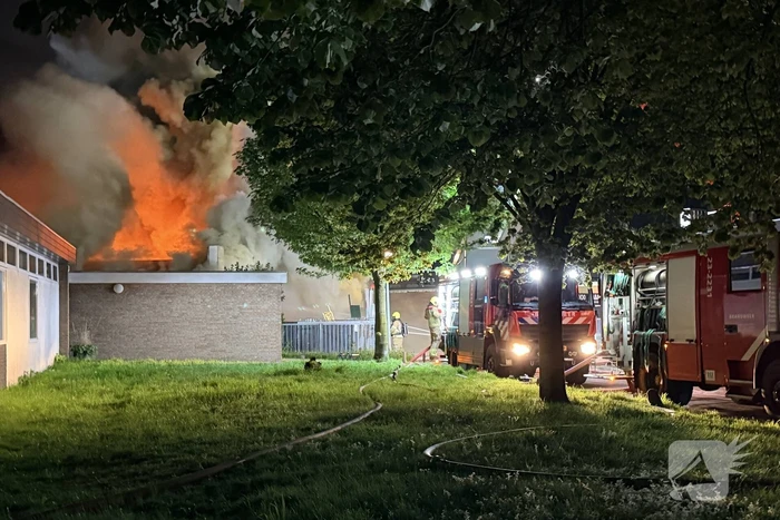 Brand in winkel leidt tot grote brandweerinzet