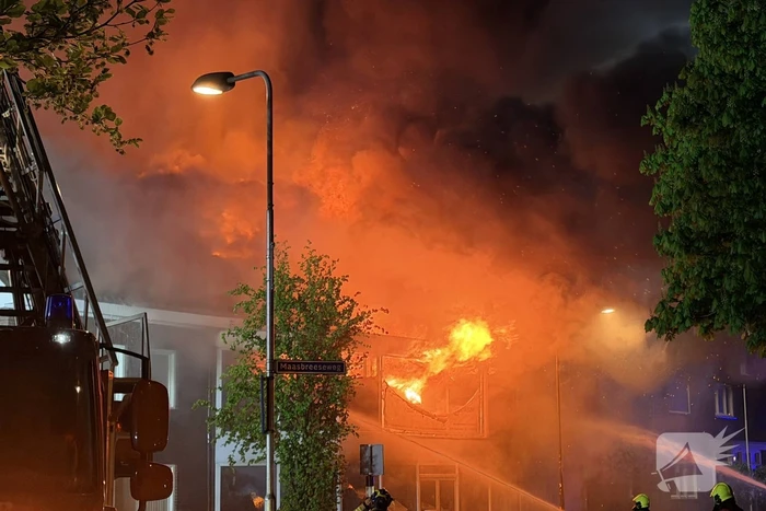 Brand in winkel leidt tot grote brandweerinzet
