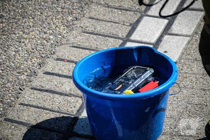 Buitenbrand door oververhitte jump-starter