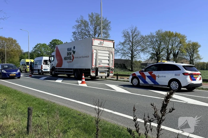 Gewonde nadat vrachtwagen achterop taxibus botst