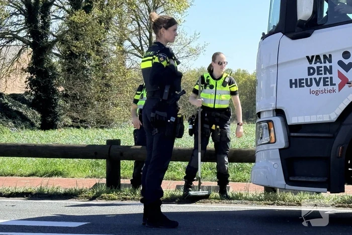 Gewonde nadat vrachtwagen achterop taxibus botst