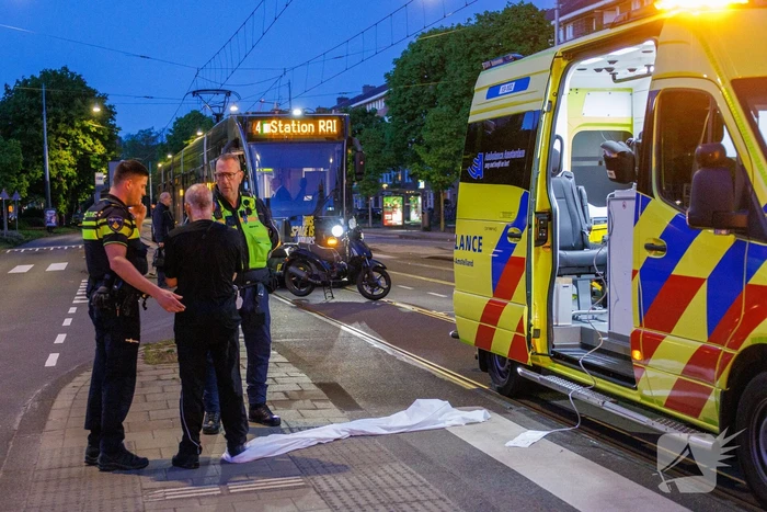Scooter botst op tram na vreemd gedrag bestuurder