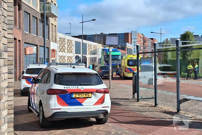 Traumahelikopter ingezet bij beknelling persoon onder vrachtwagen