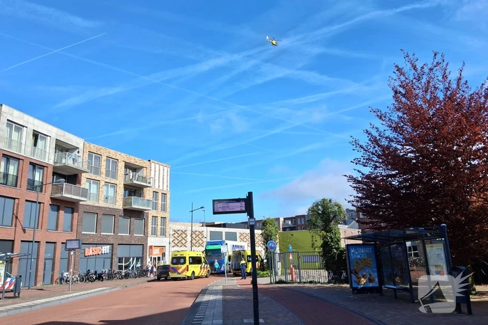 Traumahelikopter ingezet bij beknelling persoon onder vrachtwagen