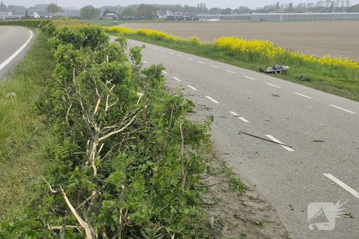 Lijnbus belandt in sloot na onwelwording