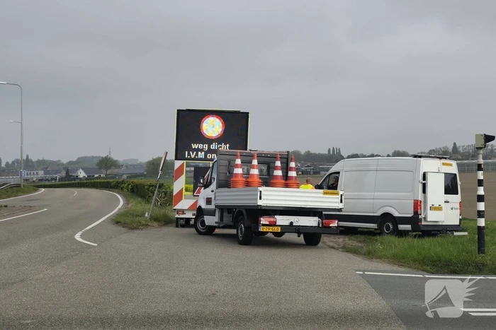 Lijnbus belandt in sloot na onwelwording