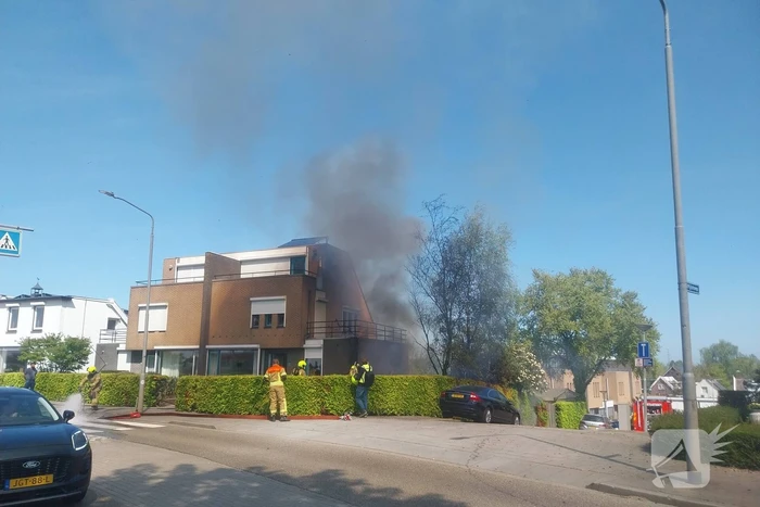 Brandweer druk met grote brand in woning