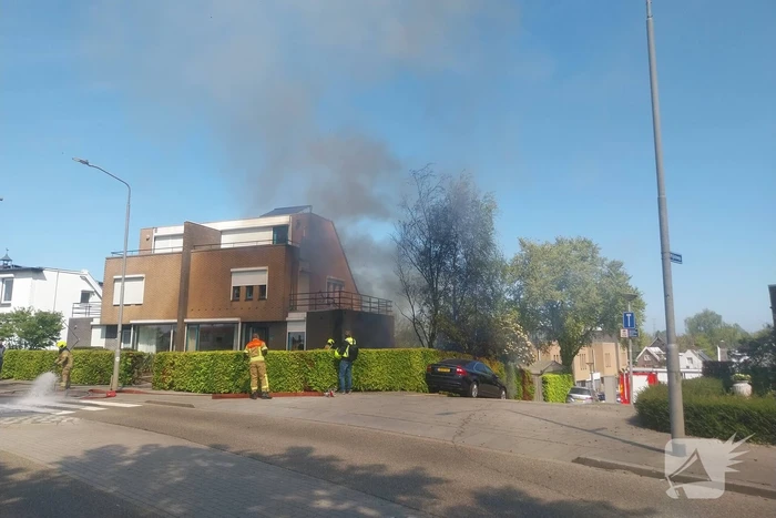 Brandweer druk met grote brand in woning