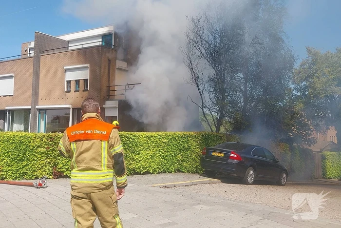 Brandweer druk met grote brand in woning