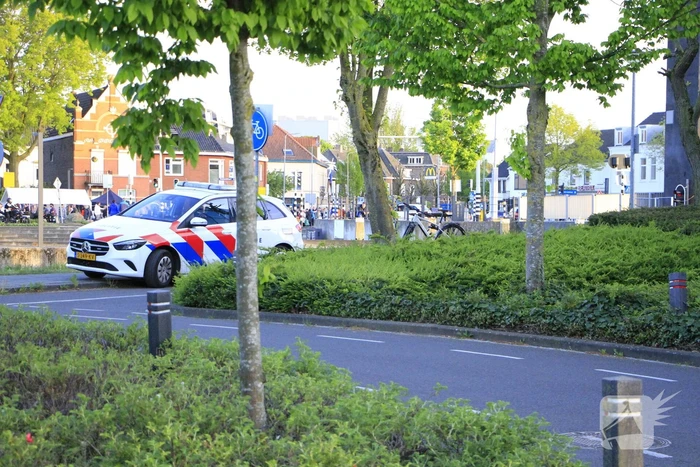 Voetganger aangereden door auto en blijft met lichte verwondingen achter