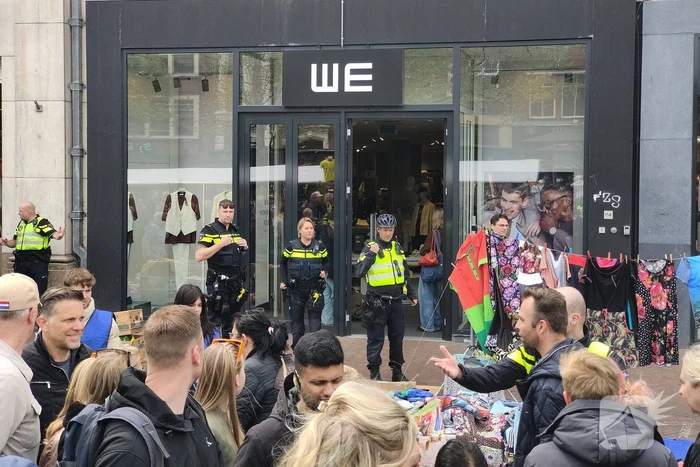 Gaslekkage naast drukke vrijmarkt