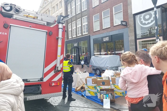 Gaslekkage naast drukke vrijmarkt