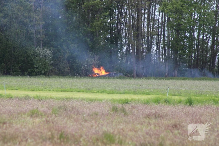 Brandende boomstammen moeilijk te bereiken
