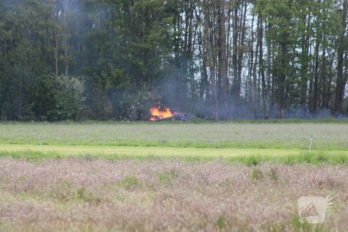 Brandende boomstammen moeilijk te bereiken