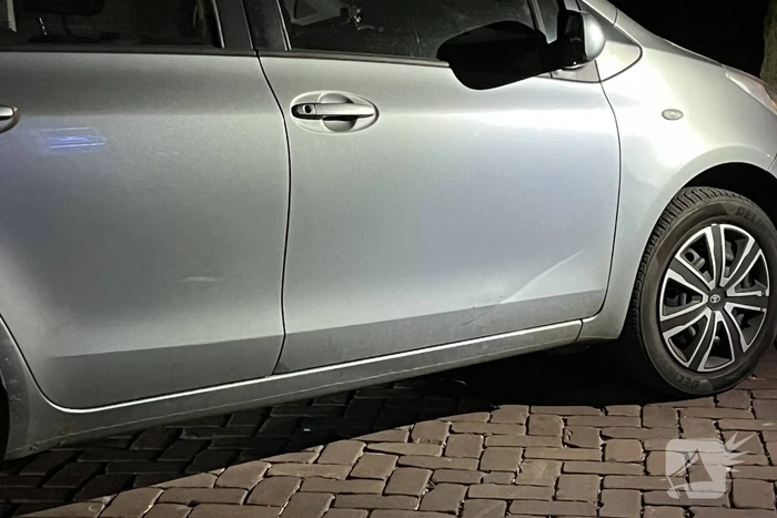 Fietser botst met personenauto