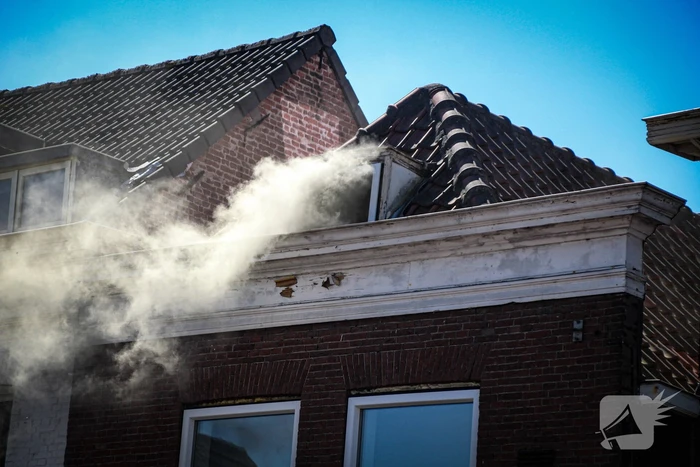 Grote brand met explosies in woning