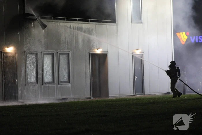 Brandweer bestrijdt ernstige brand