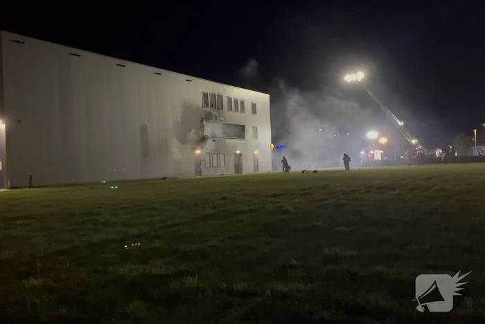 Brandweer bestrijdt ernstige brand