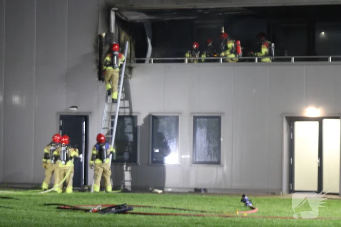 Brandweer bestrijdt ernstige brand