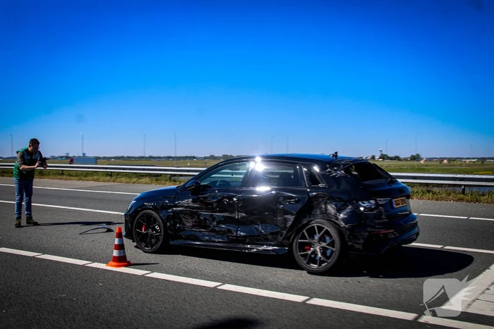 Botsing tussen vrachtwagen en auto