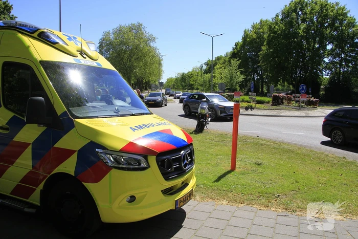 Motorrijder raakt gewond bij ongeval op rotonde